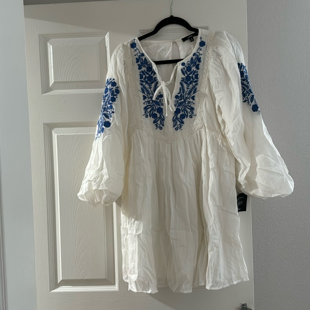 Lulus White dress with floral embroidery